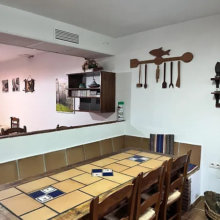 Basement With Barbecue And Patio 론다