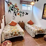 Basement With Barbecue And Patio בית נופש רונדה