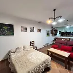 Basement With Barbecue And Patio * רונדה